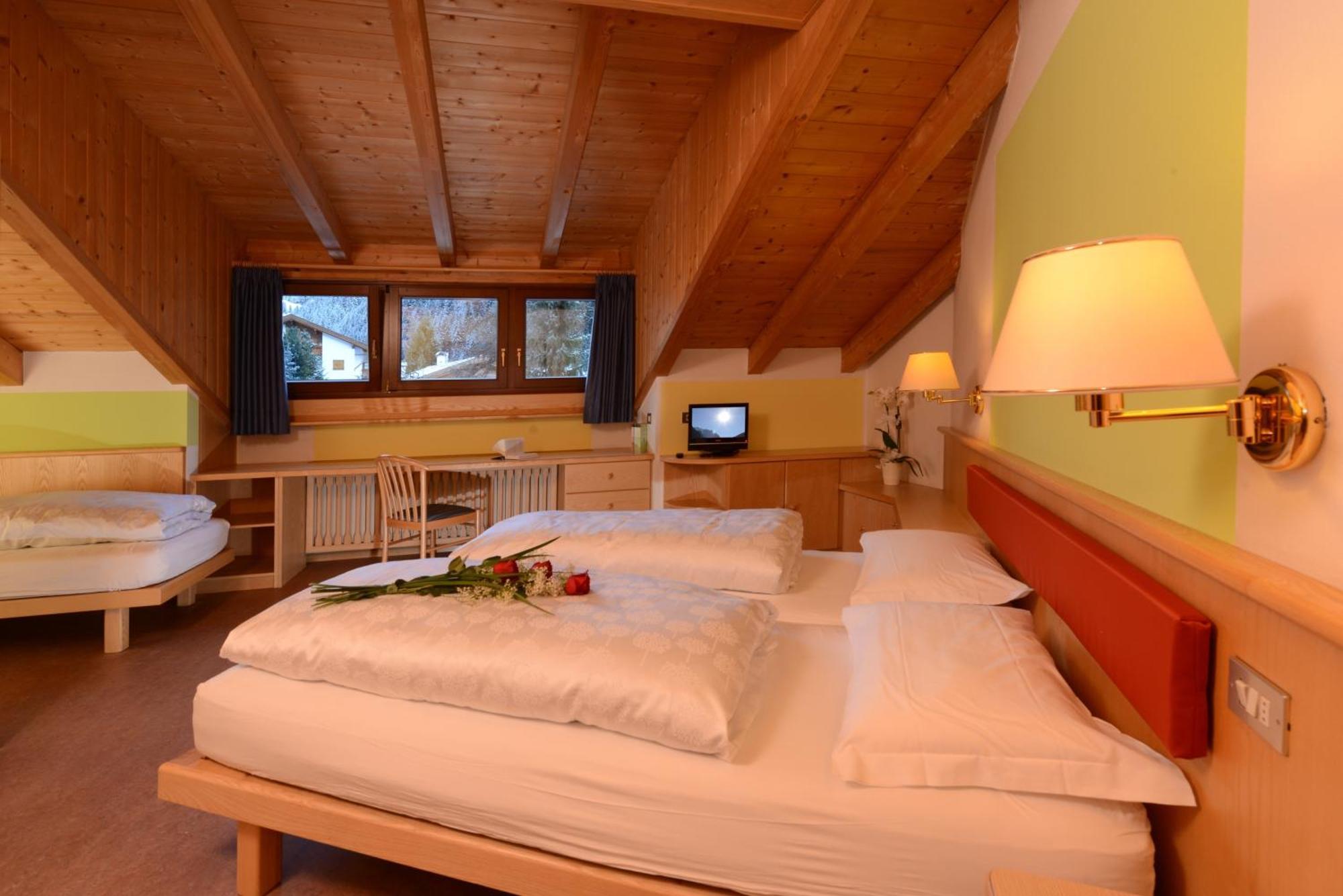 Hotel Casa Alpina - Alpin Haus Selva di Val Gardena Room photo